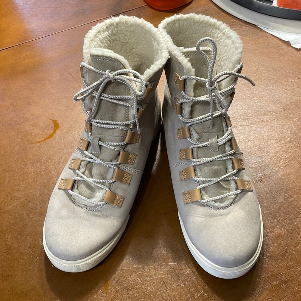 Timberland sneaker boots size 9